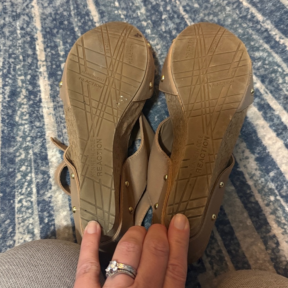 Kenneth Cole Reaction Tan Wedge Sandals - Picture 5 of 6